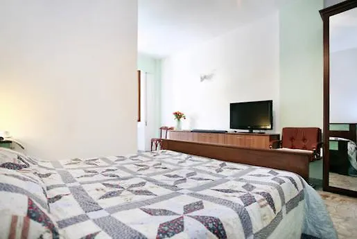 Caduti Di Cefalonia Apartment Флоренция Италия