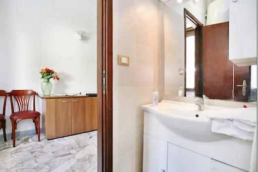 Caduti Di Cefalonia Apartment Florence